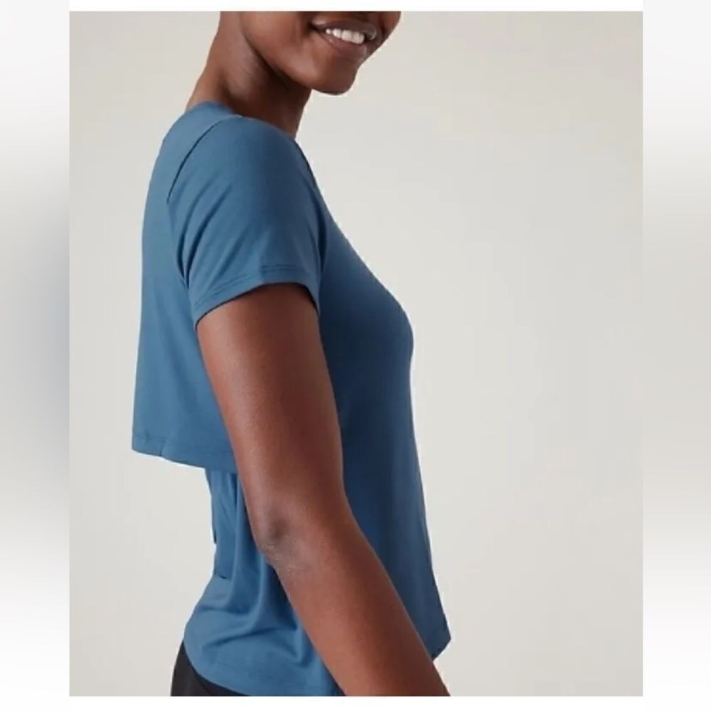 Athleta Air Out Cinch TEE in Blueish Size M